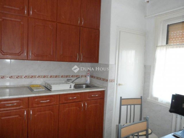 Kiadó téglalakás, albérlet, Pécsett 180 E Ft / hó, 2 szobás