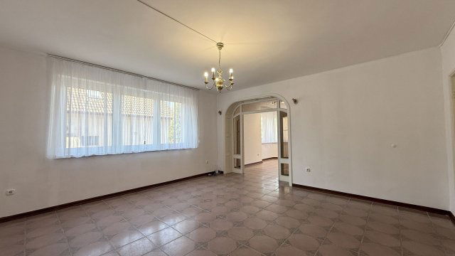 Kiadó iroda, Debrecenben 230 E Ft / hó, 4 szobás