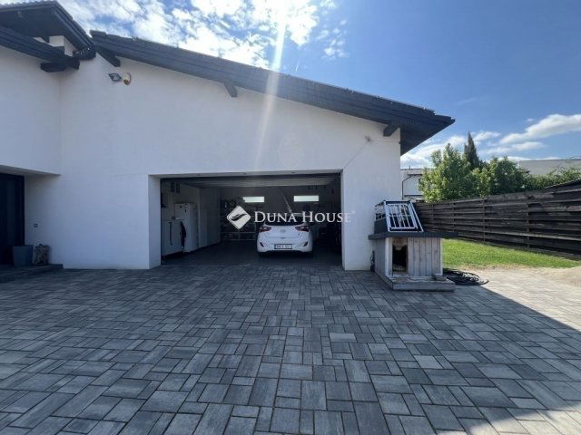 Eladó családi ház, Szegeden 280 M Ft, 4+1 szobás