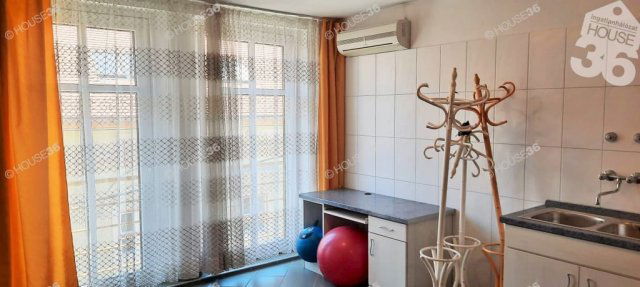 Eladó üzlethelyiség, Kecskeméten 128 M Ft, 5 szobás