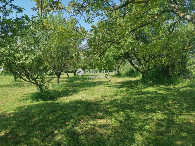 Eladó családi ház, Nyugotszenterzsébeten 5.6 M Ft, 2 szobás