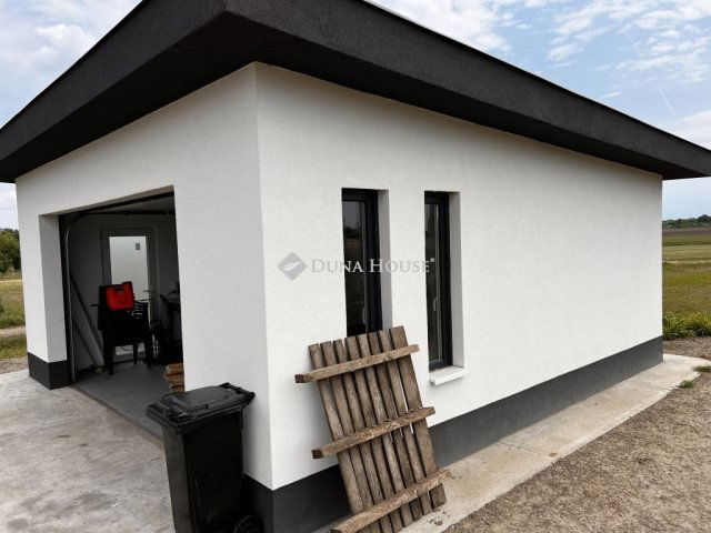 Eladó családi ház, Kecskeméten 198 M Ft, 4 szobás