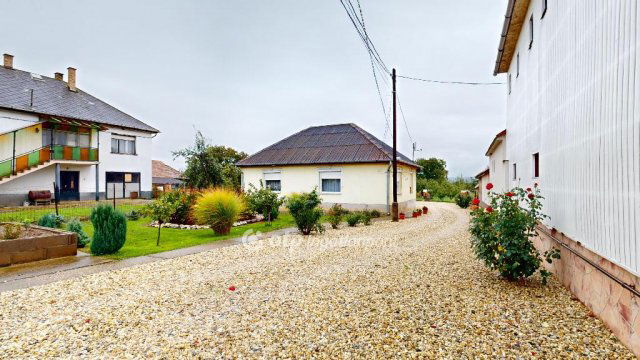 Eladó családi ház, Forrón 26.9 M Ft, 2+2 szobás