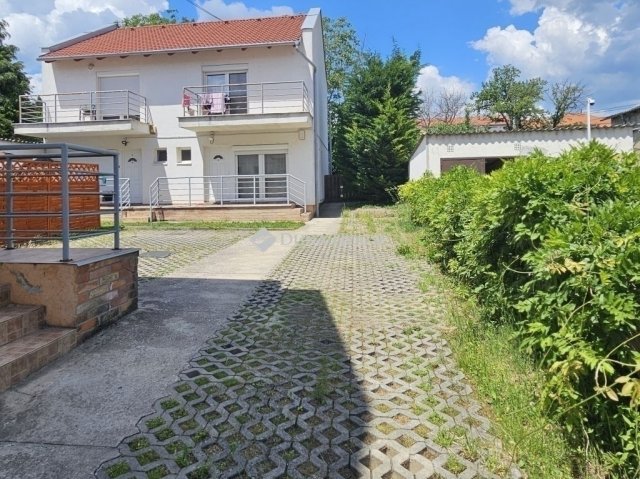 Eladó téglalakás, Pécsett 79.5 M Ft, 3 szobás
