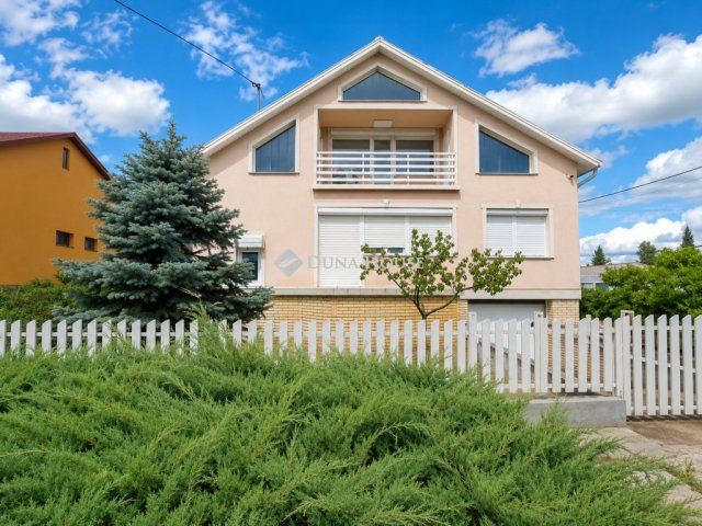 Eladó családi ház, Tiszakécskén 79.5 M Ft, 5 szobás
