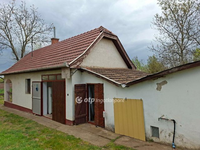 Eladó családi ház, Hajdúböszörményen 7.9 M Ft, 1 szobás