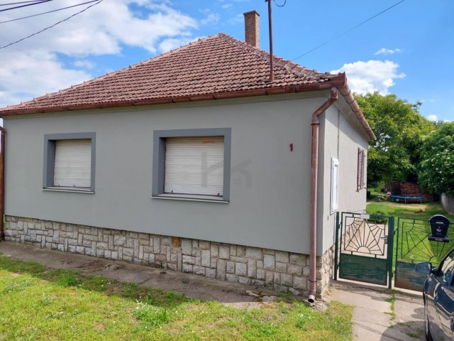Eladó családi ház, Kacsótán 26.5 M Ft, 2 szobás