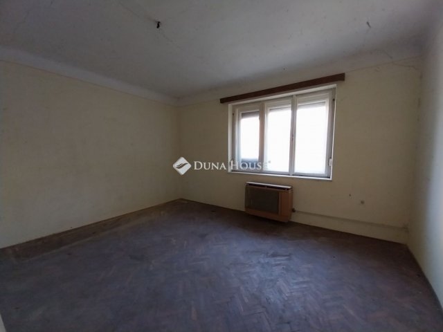 Eladó ikerház, Szegeden 42 M Ft, 2 szobás / költözzbe.hu