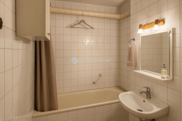 Eladó panellakás, Győrött 34.9 M Ft, 1 szobás