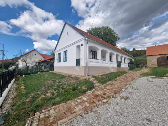 Eladó családi ház, Szentbalázson 74.9 M Ft, 2 szobás