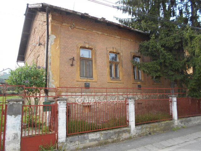 Eladó családi ház, Ózdon 10 M Ft, 3 szobás