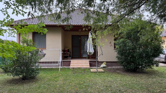 Eladó családi ház, Győrött 95 M Ft, 1+4 szobás