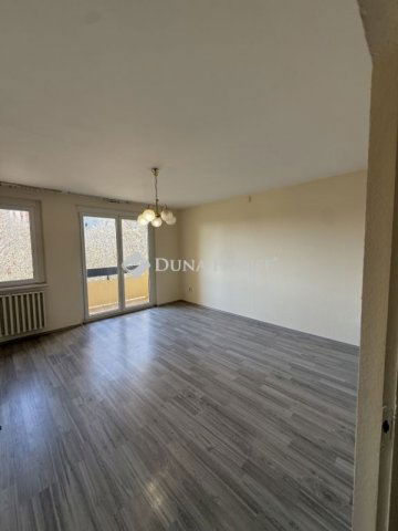 Eladó panellakás, Ajkán 40.9 M Ft, 2 szobás