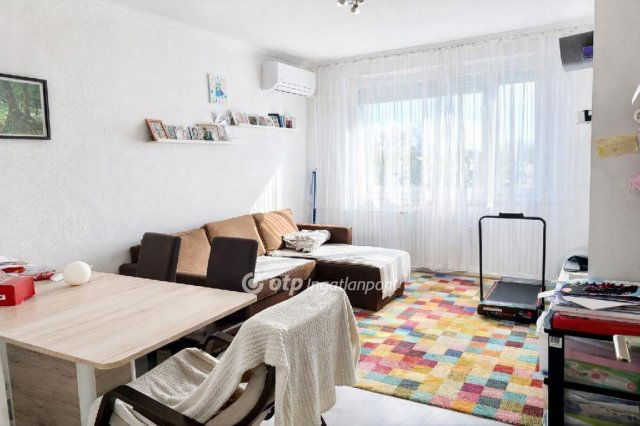 Eladó panellakás, Szegeden 48.3 M Ft, 2+1 szobás