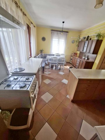 Eladó családi ház, Kaposváron 74.9 M Ft, 6 szobás