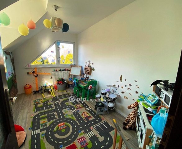 Eladó családi ház, Szigetcsépen 139 M Ft, 5 szobás