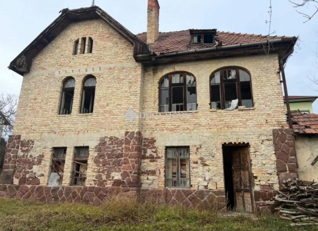 Eladó családi ház, Balatonfüreden 1000 M Ft, 8 szobás