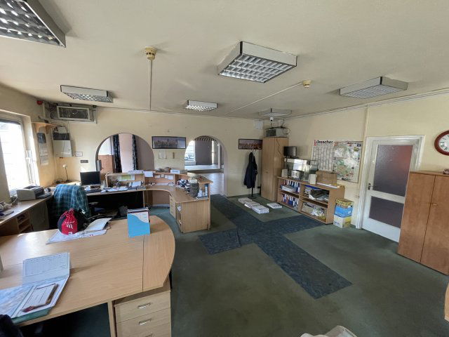 Eladó ipari ingatlan, Budapesten, XVIII. kerületben 830 M Ft