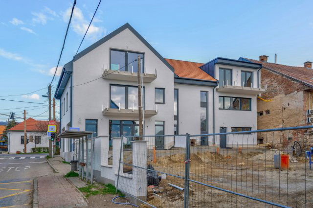 Eladó üzlethelyiség, Budaörsön 330 M Ft, 5 szobás