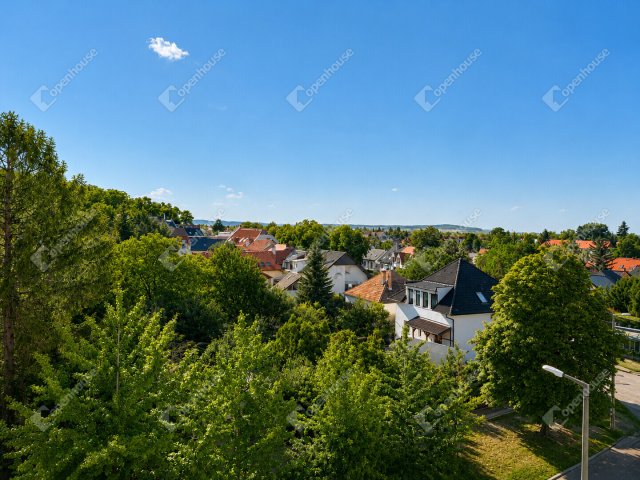 Eladó panellakás, Sopronban 49.9 M Ft, 2 szobás