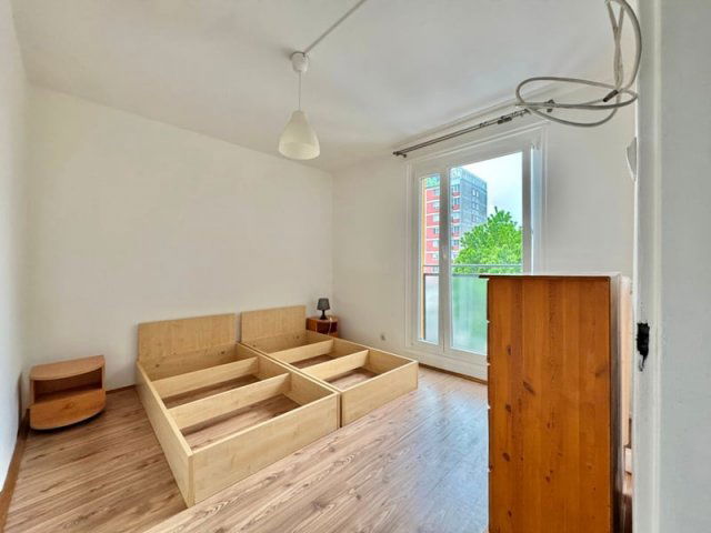 Kiadó panellakás, albérlet, Pécsett 130 E Ft / hó, 2 szobás