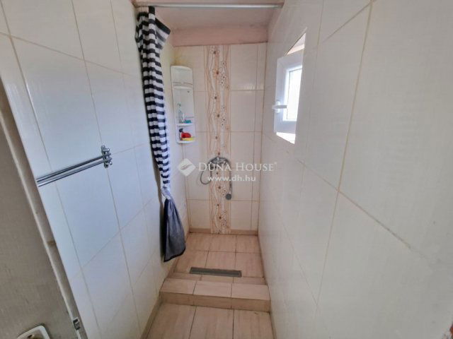 Eladó családi ház, Ercsiben 56.5 M Ft, 4 szobás