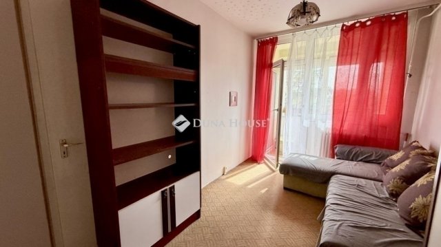 Eladó panellakás, Szegeden 58.5 M Ft, 4 szobás