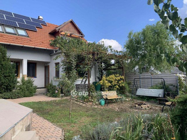 Eladó családi ház, Csömörön 128 M Ft, 5+1 szobás