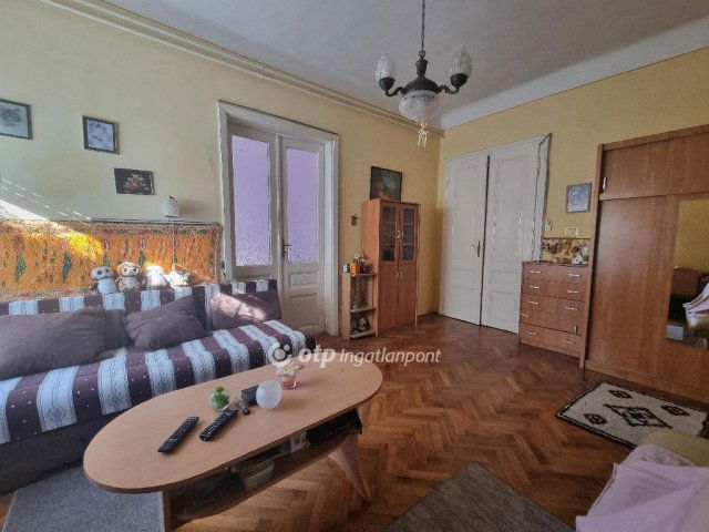 Eladó téglalakás, Pápán 26.95 M Ft, 2 szobás