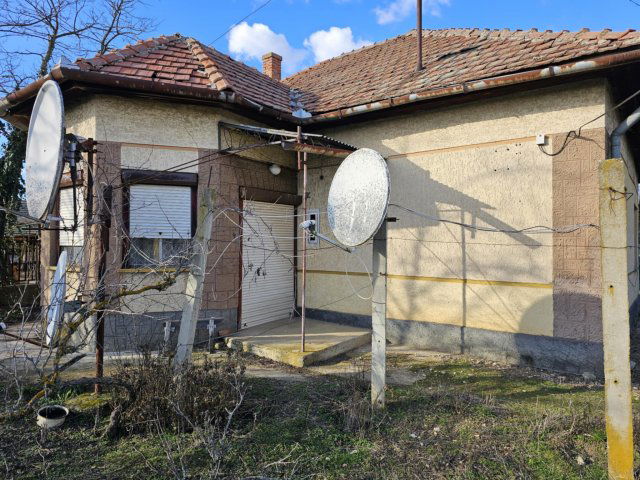 Eladó családi ház, Szelevényen 14 M Ft, 2 szobás