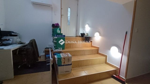 Eladó családi ház, Kecskeméten 139.9 M Ft, 7 szobás