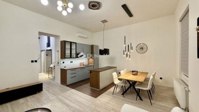 Eladó téglalakás, Budapesten, VI. kerületben 120 M Ft, 3 szobás