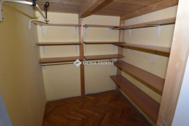 Eladó téglalakás, Budapesten, VI. kerületben 71.5 M Ft, 2 szobás