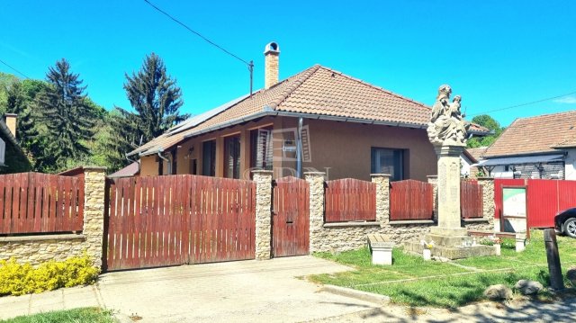 Eladó családi ház, Bernecebarátiban 74.9 M Ft, 5 szobás