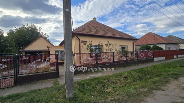 Eladó családi ház, Püspökladányban 24.8 M Ft, 2 szobás