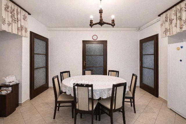 Eladó családi ház, Cegléden 69.9 M Ft, 2+1 szobás