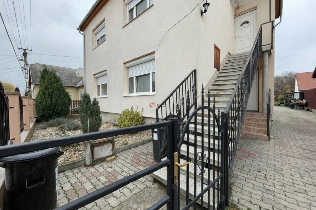 Eladó téglalakás, Székesfehérvárott 45 M Ft, 3 szobás