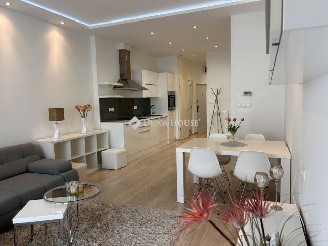 Eladó téglalakás, Budapesten, XII. kerületben 112 M Ft, 2 szobás