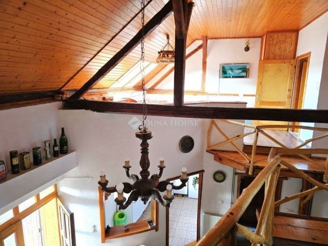 Eladó családi ház, Orfűn 129.9 M Ft, 8 szobás