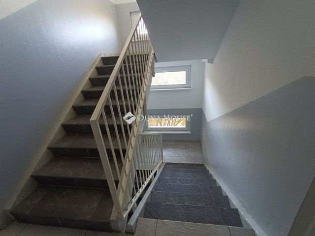 Eladó panellakás, Szegeden 44.9 M Ft, 2 szobás