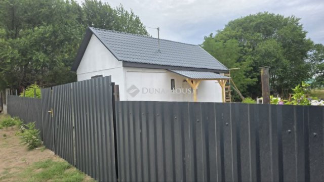 Eladó családi ház, Farmoson 22.9 M Ft, 1 szobás