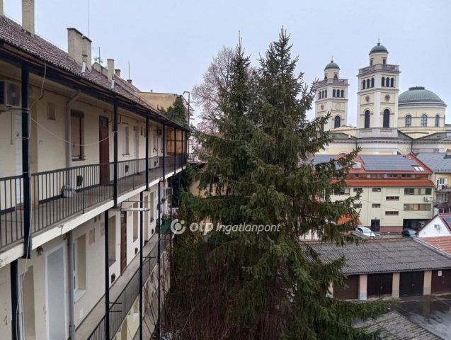 Eladó téglalakás, Egerben 45.9 M Ft, 2+1 szobás