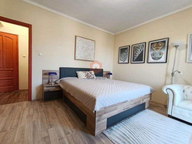 Kiadó téglalakás, albérlet, Pécsett, Bárány úton, 2 szobás