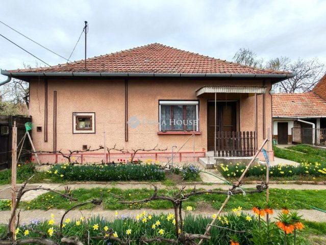Eladó családi ház, Békéscsabán 24.99 M Ft, 3 szobás