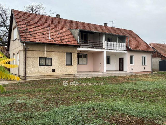 Eladó téglalakás, Békéscsabán 26.5 M Ft, 3 szobás