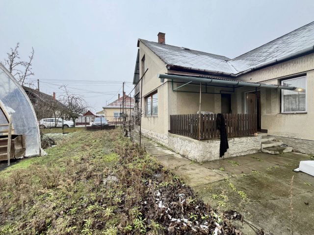 Eladó családi ház, Nagybánhegyesen 21.9 M Ft, 4 szobás