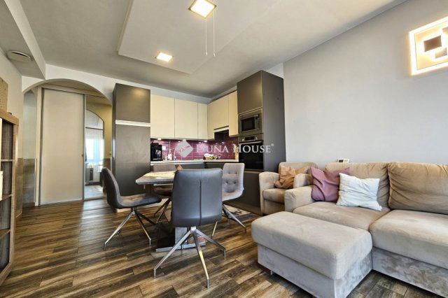 Eladó téglalakás, Győrött, Zrínyi utcában 77.9 M Ft, 3 szobás