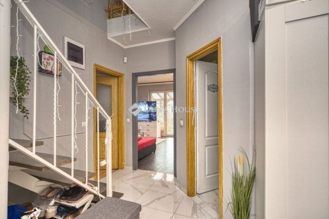 Eladó téglalakás, Üllőn 99.5 M Ft, 4 szobás