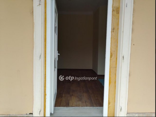 Eladó családi ház, Szentistvánon 14.45 M Ft, 1 szobás