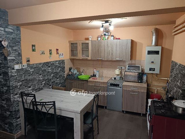 Eladó családi ház, Zsákán 8 M Ft, 2 szobás